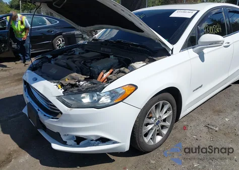 2017 Ford Fusion Hybrid Se из США, поврежденный, VIN 3FA6P0LU9HR305437